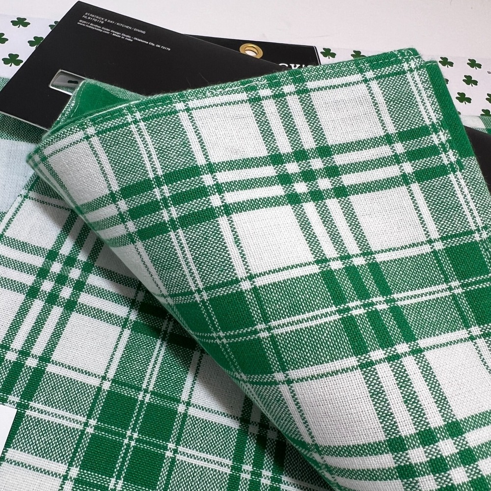St Patrick's Day Double Sided Reversible Green White Table Runner Two 13x72 NWT - Picture 11 of 13
